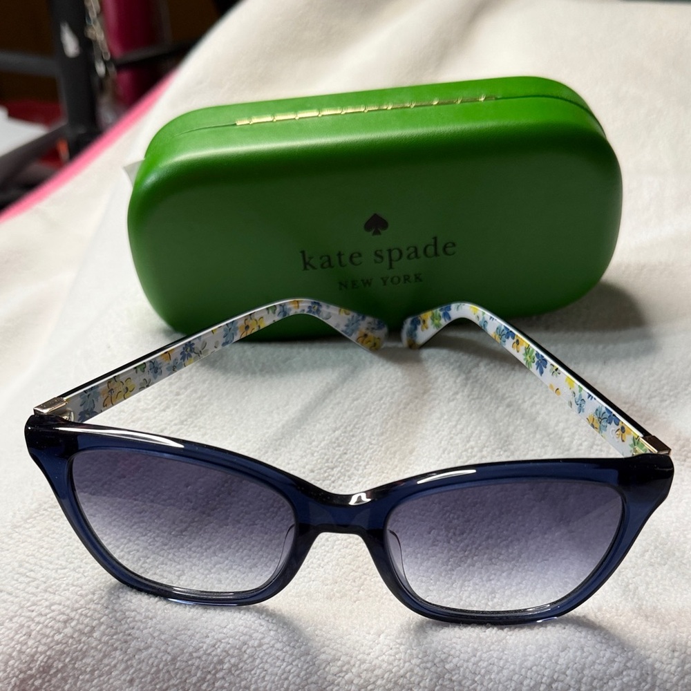 NWOT kate spade navy gradient cat-eye sunglasses with floral arms